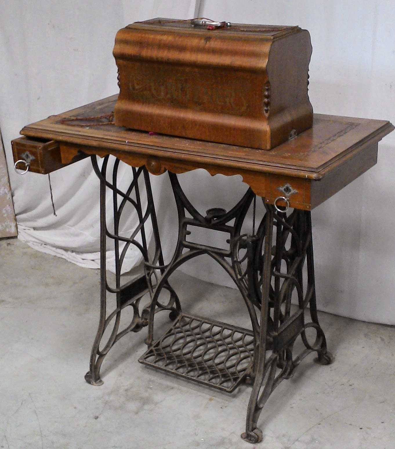 www.didoulabrocante.fr MACHINE A COUDRE ANCIENNE GRITZNER ANNEES 1900 durlach www.didoulabrocante.fr MACHINE A COUDRE ANCIENNE GRITZNER ANNEES 1900 durlach