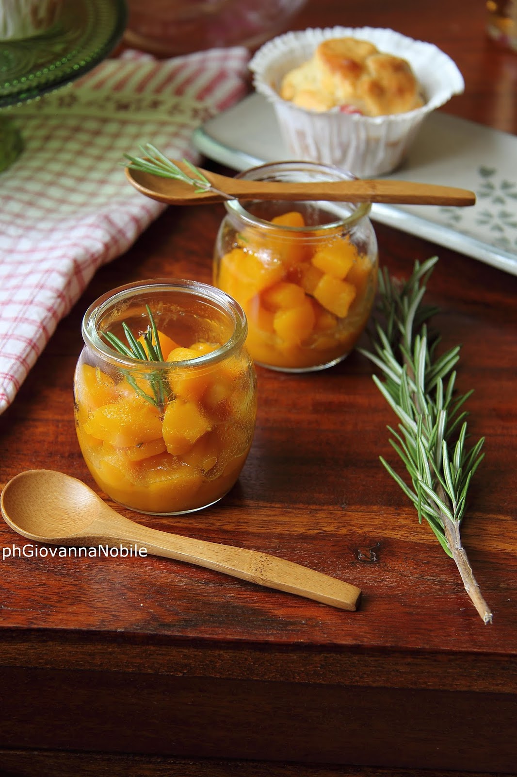 Polpettine di patate e prosciutto cotto su vellutata di zucca alla
