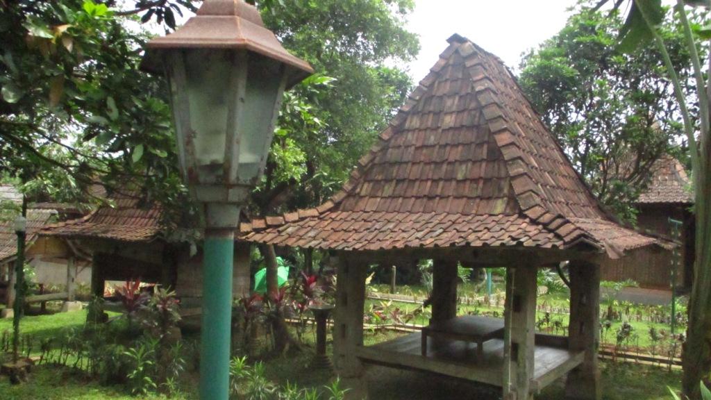 Melipir ke Kampung Wisata Rumah Joglo Bogor