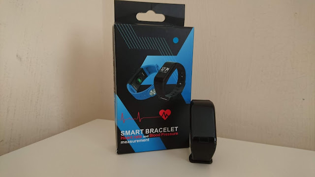 FourFit Health Band Review on Us Two Plus You - The band and it's box