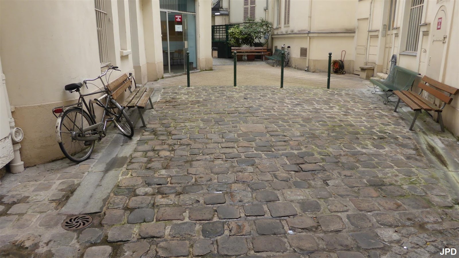 Parisbiseart 2 rue du FaubourgPoissonnière