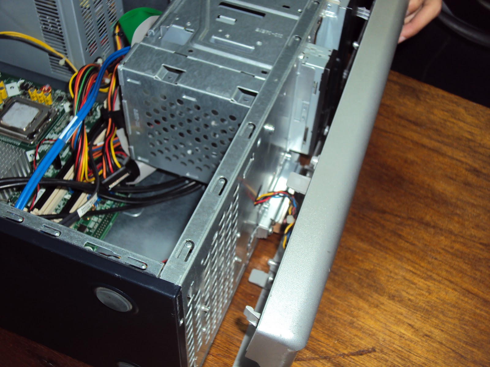 HARDWARE TECHNOLOGY: First class activity which is disassembling the PC ...