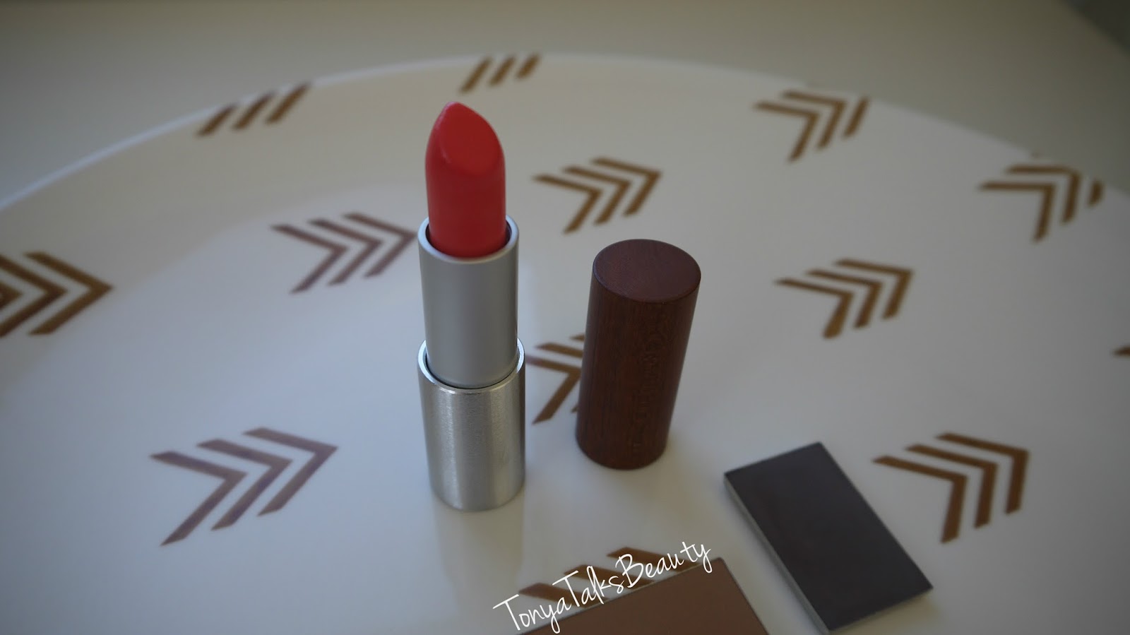 Tonya Talks Beauty Eyeliner Dupe? Kat Von D vs. Physicians Formula