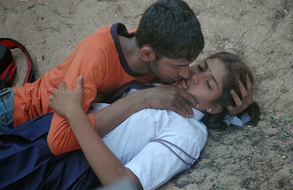 Indian School Girl MMS Kiss And Pressing The Boobs Star Bollywood Kickass