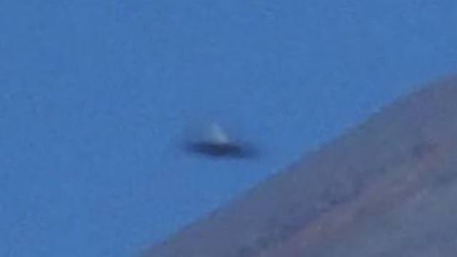 Unidentified-Flying-Object-caught-on-camera-flying-past-a-volcano-in-Mexico.