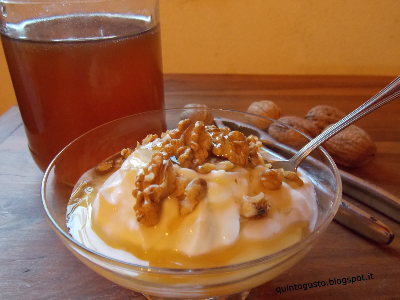 Yogurt greco con miele e noci Apriti Sesamo Cucina greca e non solo