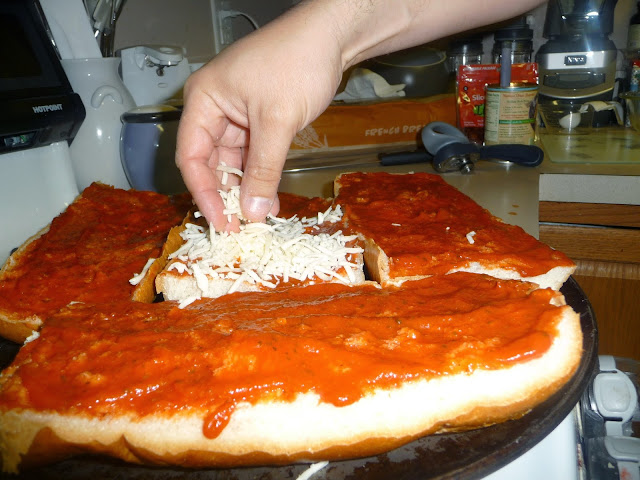 cheap and easy way to make French bread pizza at home,