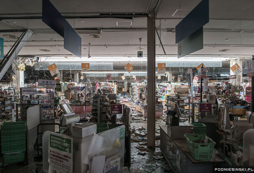 Another photo from within a supermarket feels eerily similar to those from post-apocalyptic movies - Never-Before-Seen Images Reveal How The Fukushima Exclusion Zone Was Swallowed By Nature