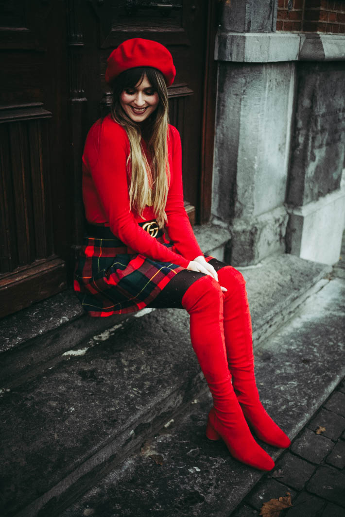 Outfit: Christmas red thigh high boots - THE STYLING DUTCHMAN.