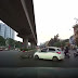 Xe máy đâm vào Hyundai i10 trên phố Hà Nội