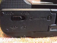 Sony Cyber-Shot DSC-HX9V card slot