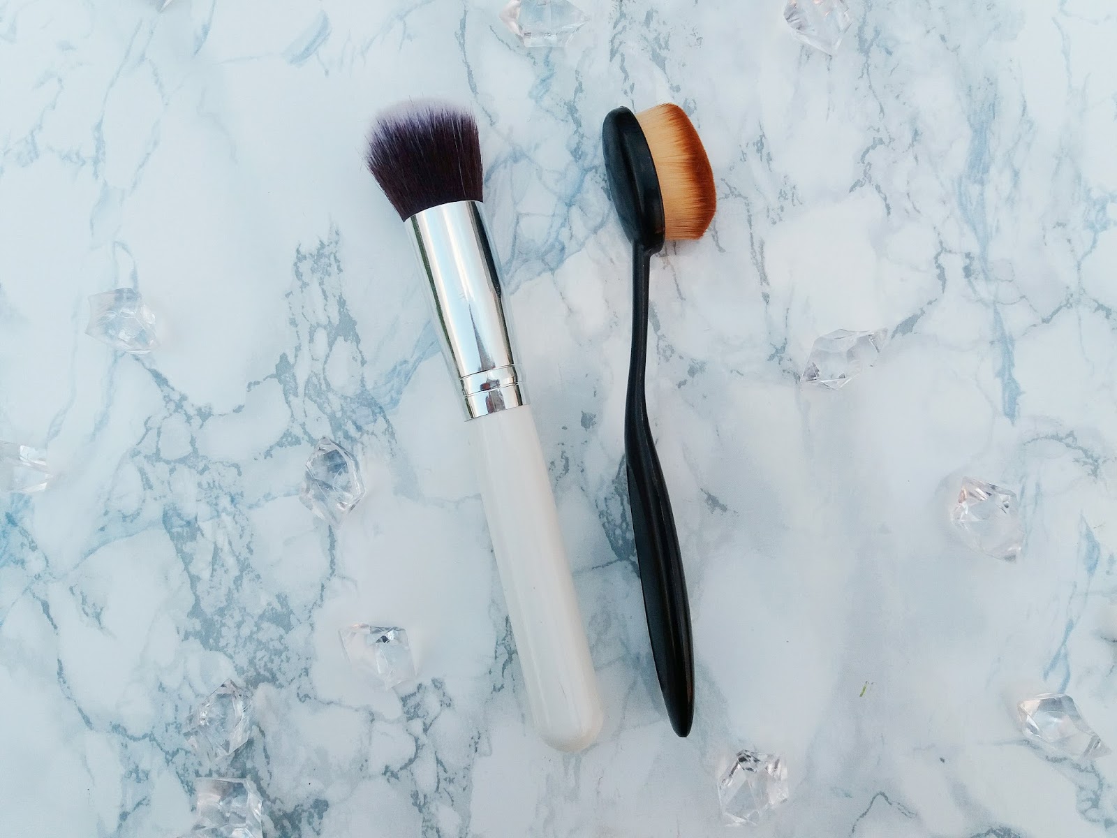 Makeup Brushes VS. Beauty Blender Sa čime je bolje tečni puder?