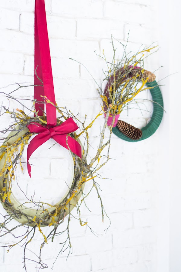 Coronas de Navidad con tela y ramas