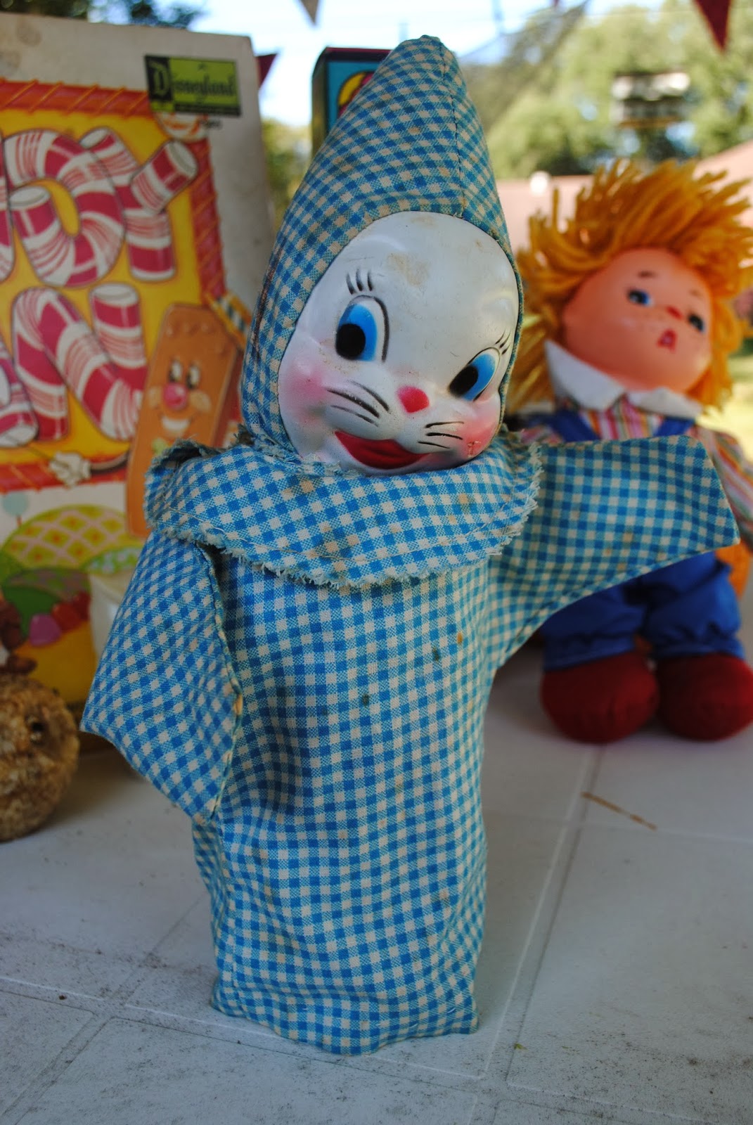 Boo Bobby Kitschy, kitschy koo