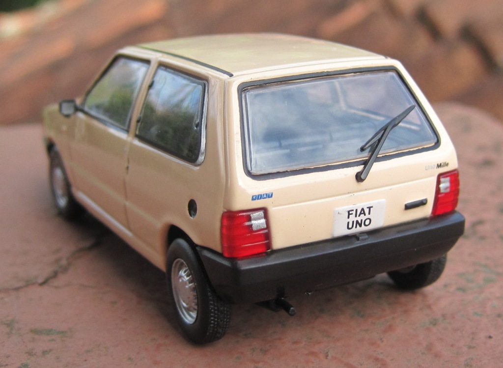 Miniatura 1.43: Fiat Uno Mille