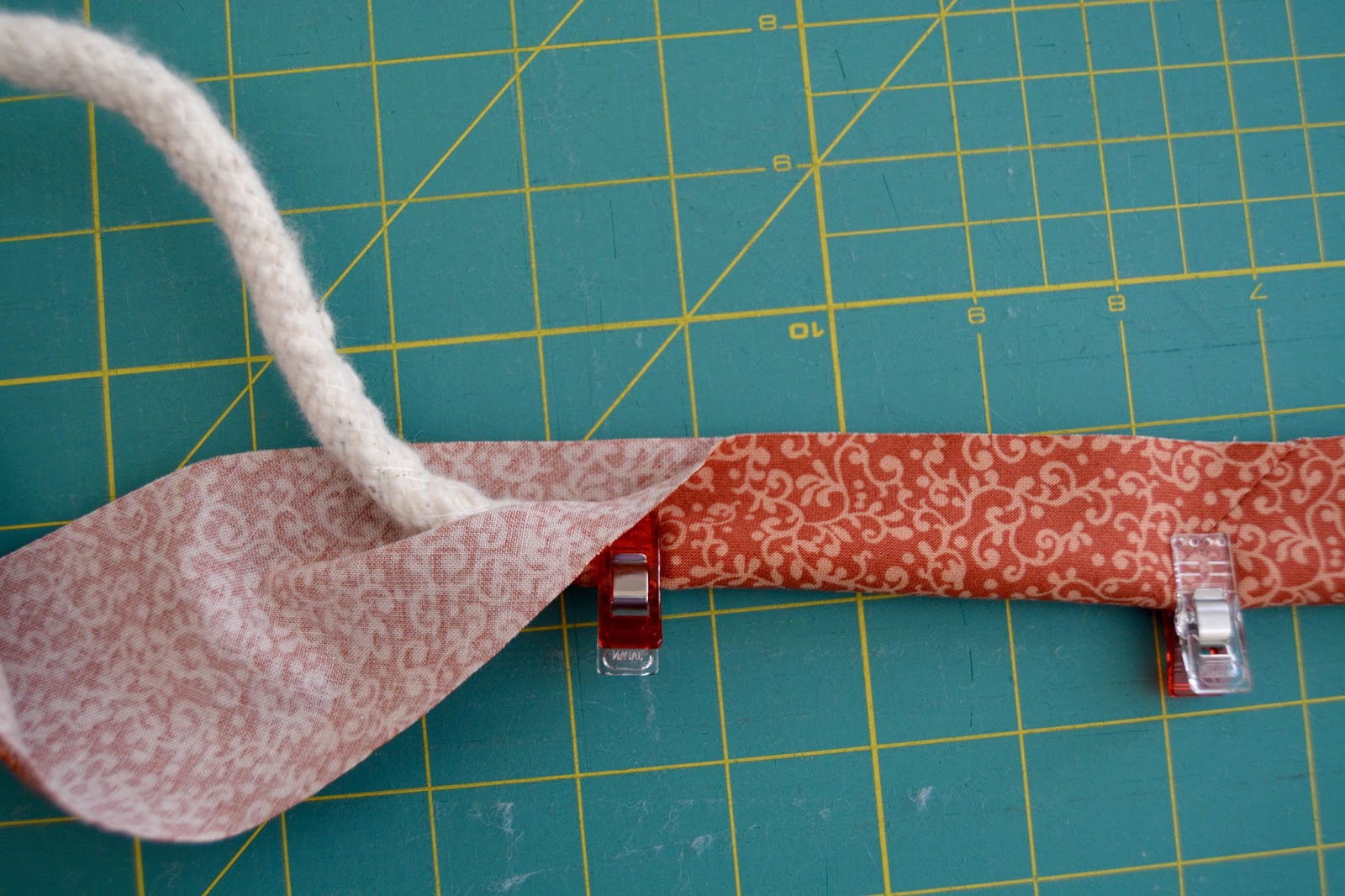 Roonie Ranching Jumbo Piping Pillow Sewing Tutorial