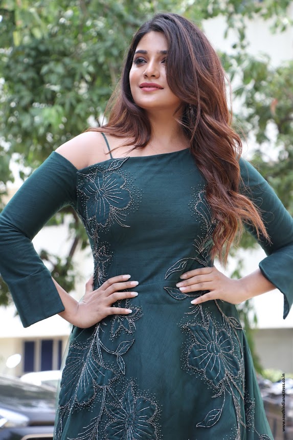 Aathmika at Naragasooran Trailer Launch