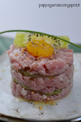 tartare di carpaccio con uovo di quaglia marinato