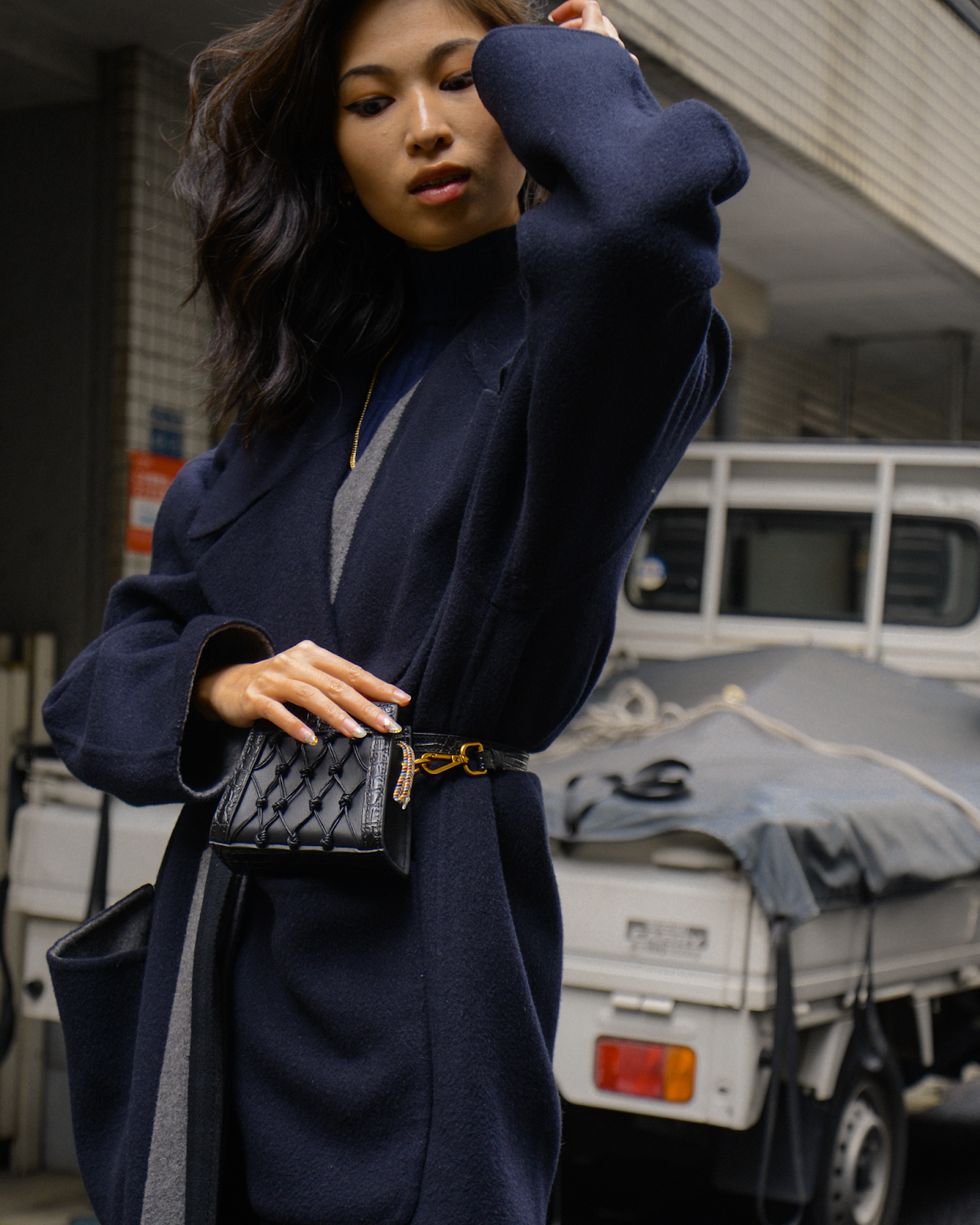 Oversized coat and belt bag, Pipatchara Mini Amu, simple outfit with oversized coat - FOREVERVANNY