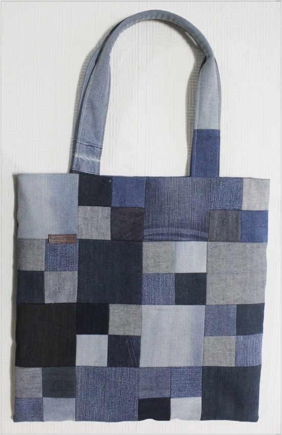 Sew a Patchwork Denim Shopping Bag from Recycled Jeans. Photo Sewing Tutorial.