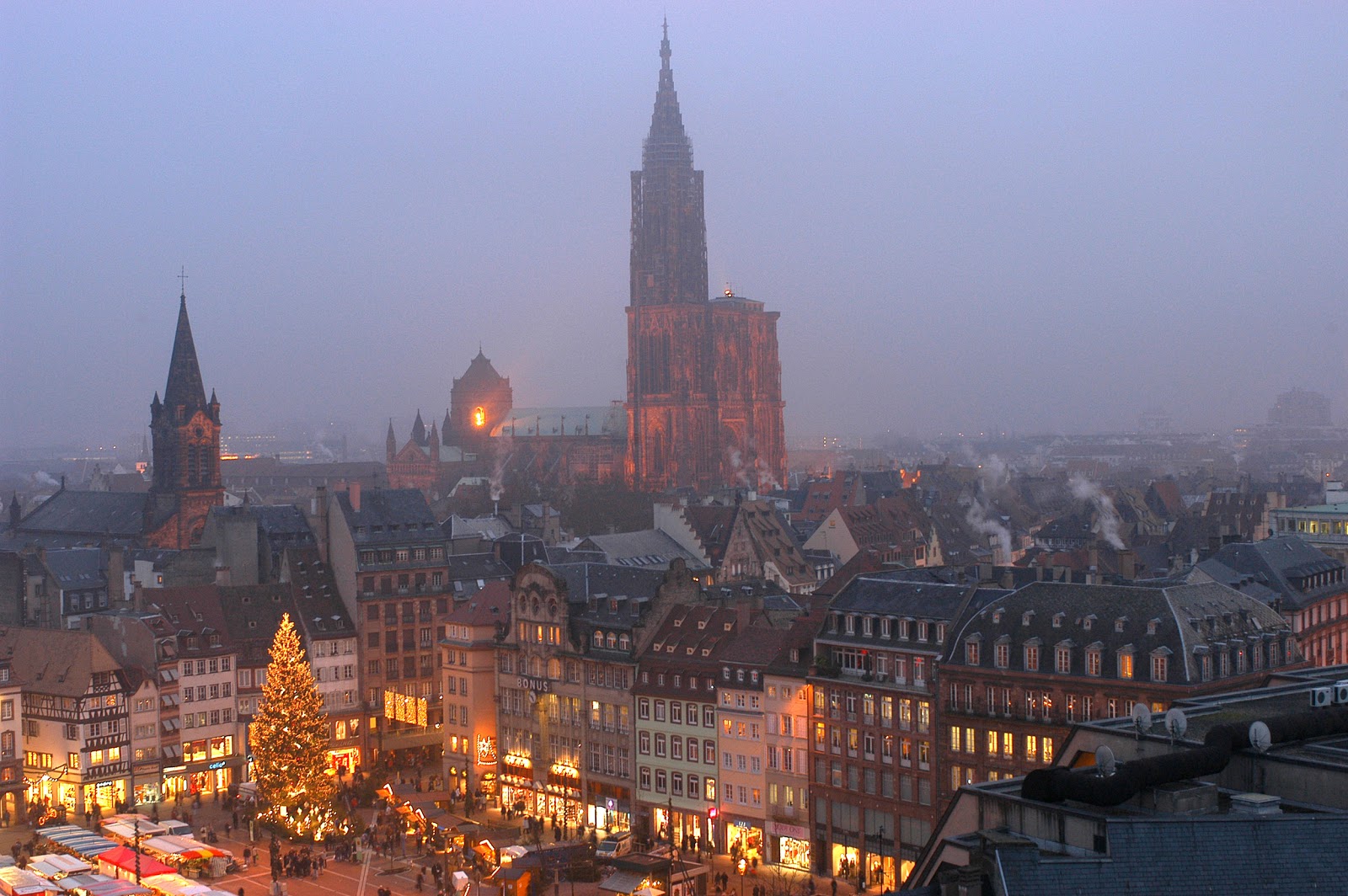 The Christmas market in Place Kléber in Strasbourg sparkles in a tapestry of Christmas lights in this dramatic aerial view of the square. © CRTA - Meyer.