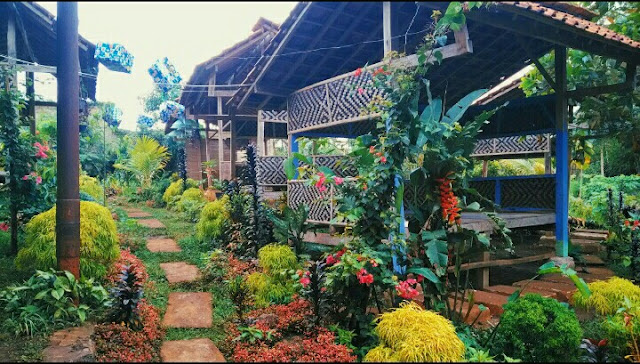 Gazebo di taman Gazebo kali aro srimenanti