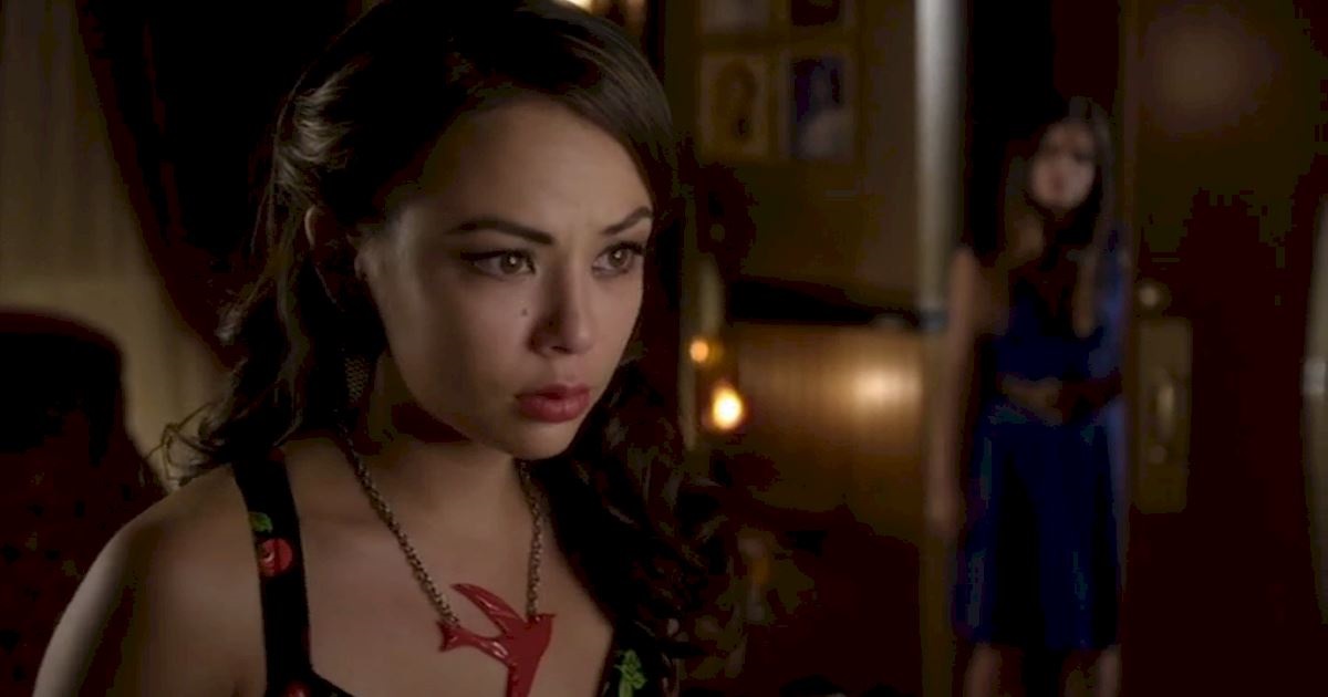 PRETTY LITTLE LIARS BOOM Flashback Friday Mona na quinta temporada PRETTY LITTLE LIARS BOOM Flashback Friday Mona na quinta temporada