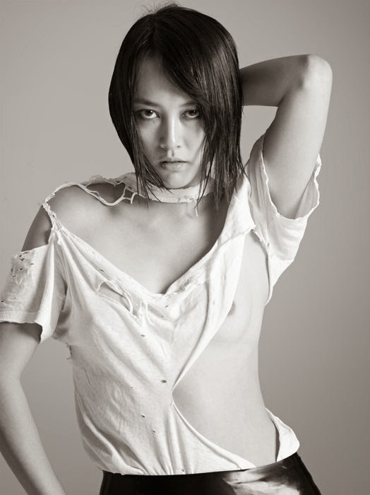 Rinko Kikuchi atriz japonesa Pacific Rim peitos topless ensaio fotográfico