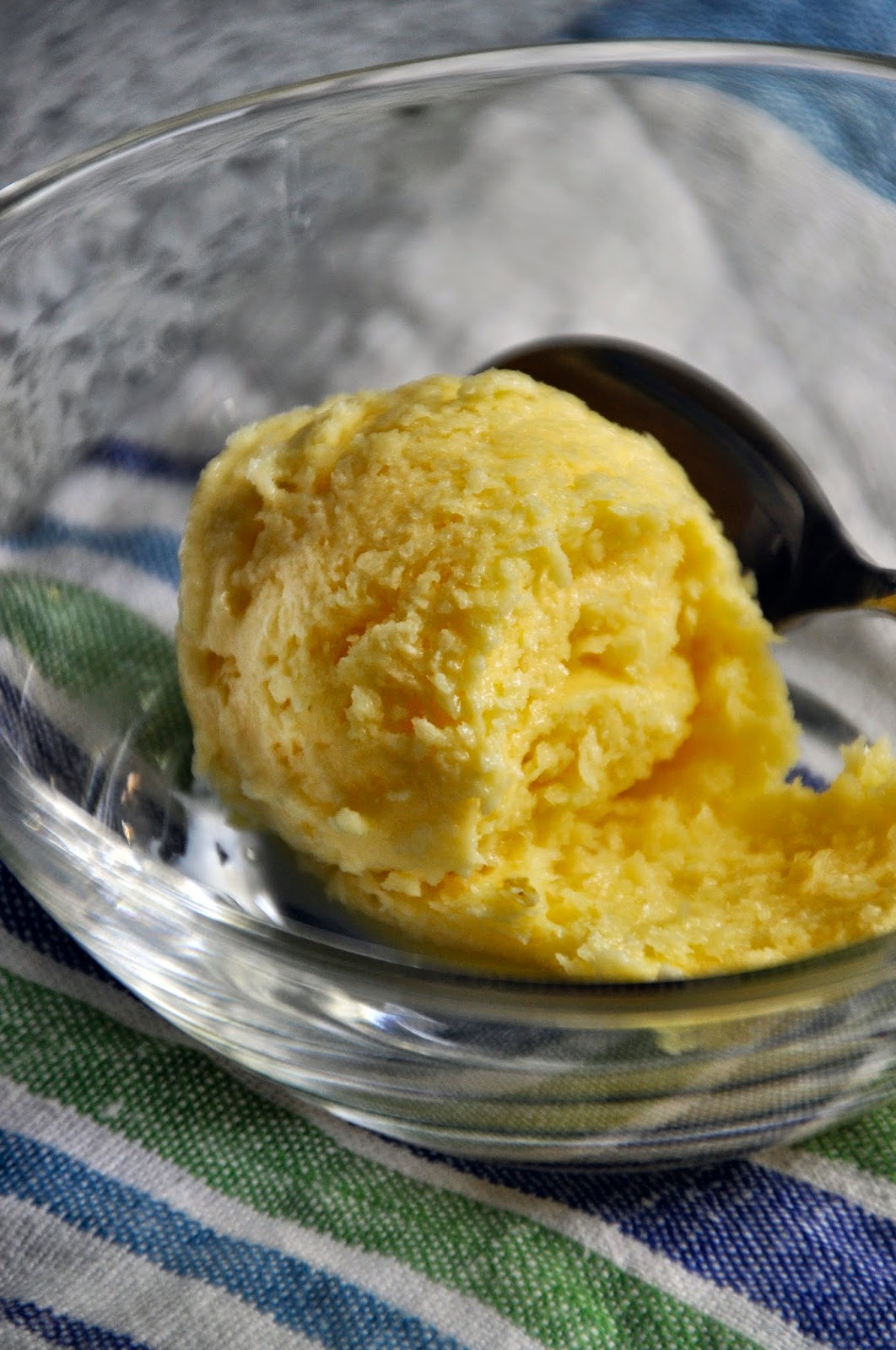 Quick Cheap Tasty Lemon ice cream with Limoncello
