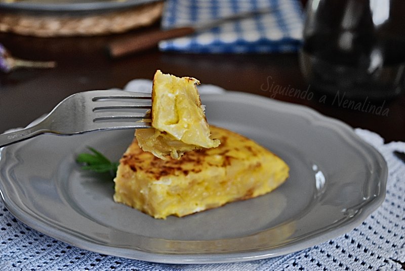 Siguiendo a Nenalinda Tortilla de Patatas Gallegas con huevos de