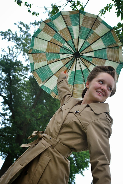 Flashback Summer: Fall Beginnings- 1940s 1950s vintage raincoat outfit, umbrella