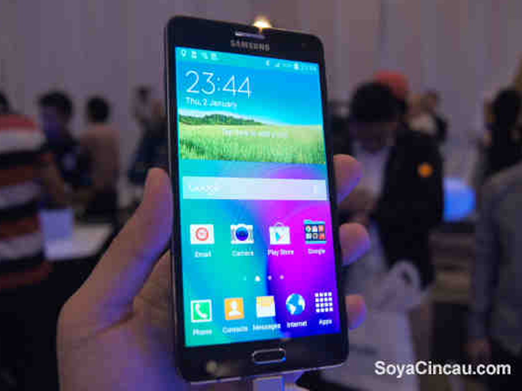 Galaxy A7, Samsung's Thinnest Smartphone Ever!