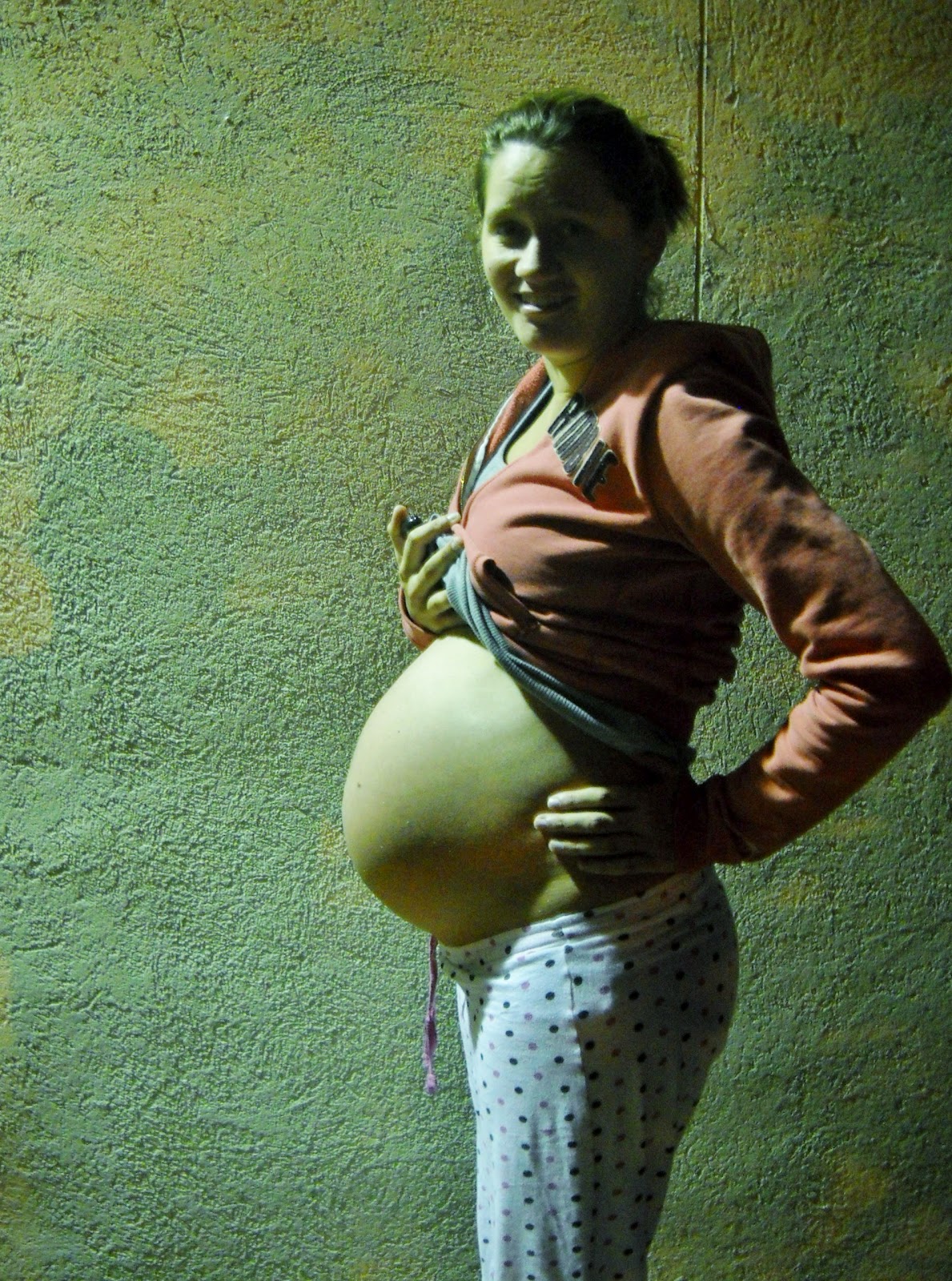 Беременные ужасны. Беременные подростки. Большие животы беременных. Беременные животы на 39 неделе. Самые большие животы у беременных.