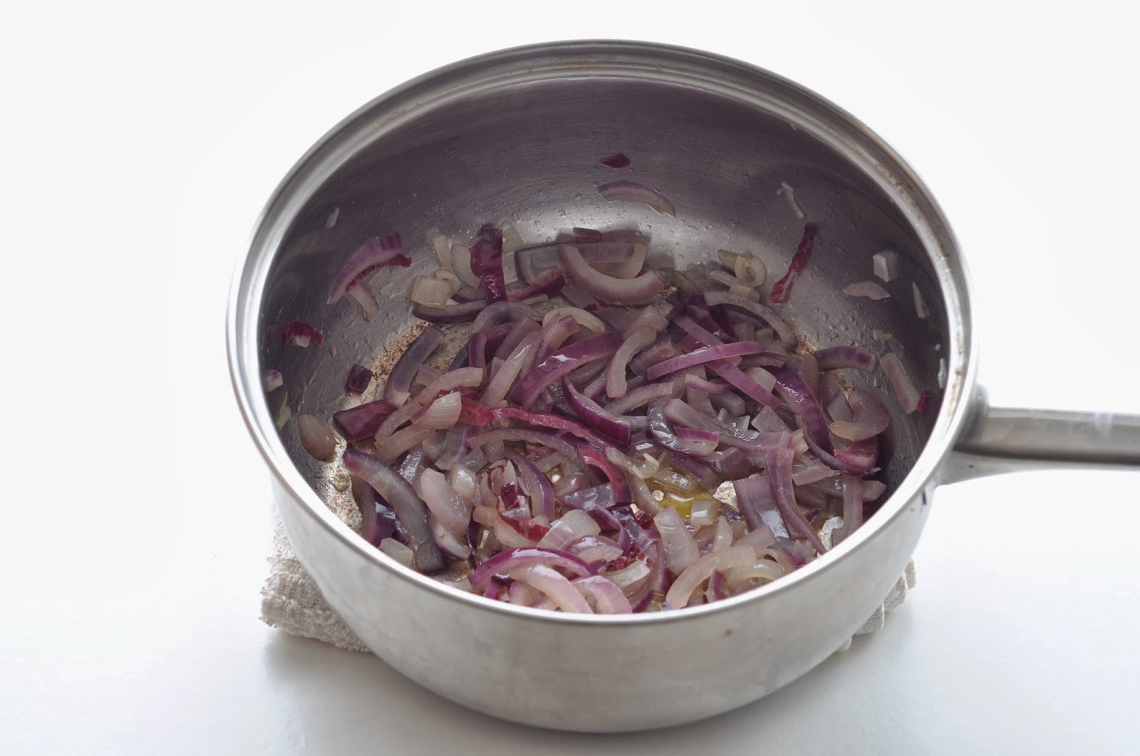 Simple Food Deluxe Caramelised Red Onion Gravy with Sausage and Mash