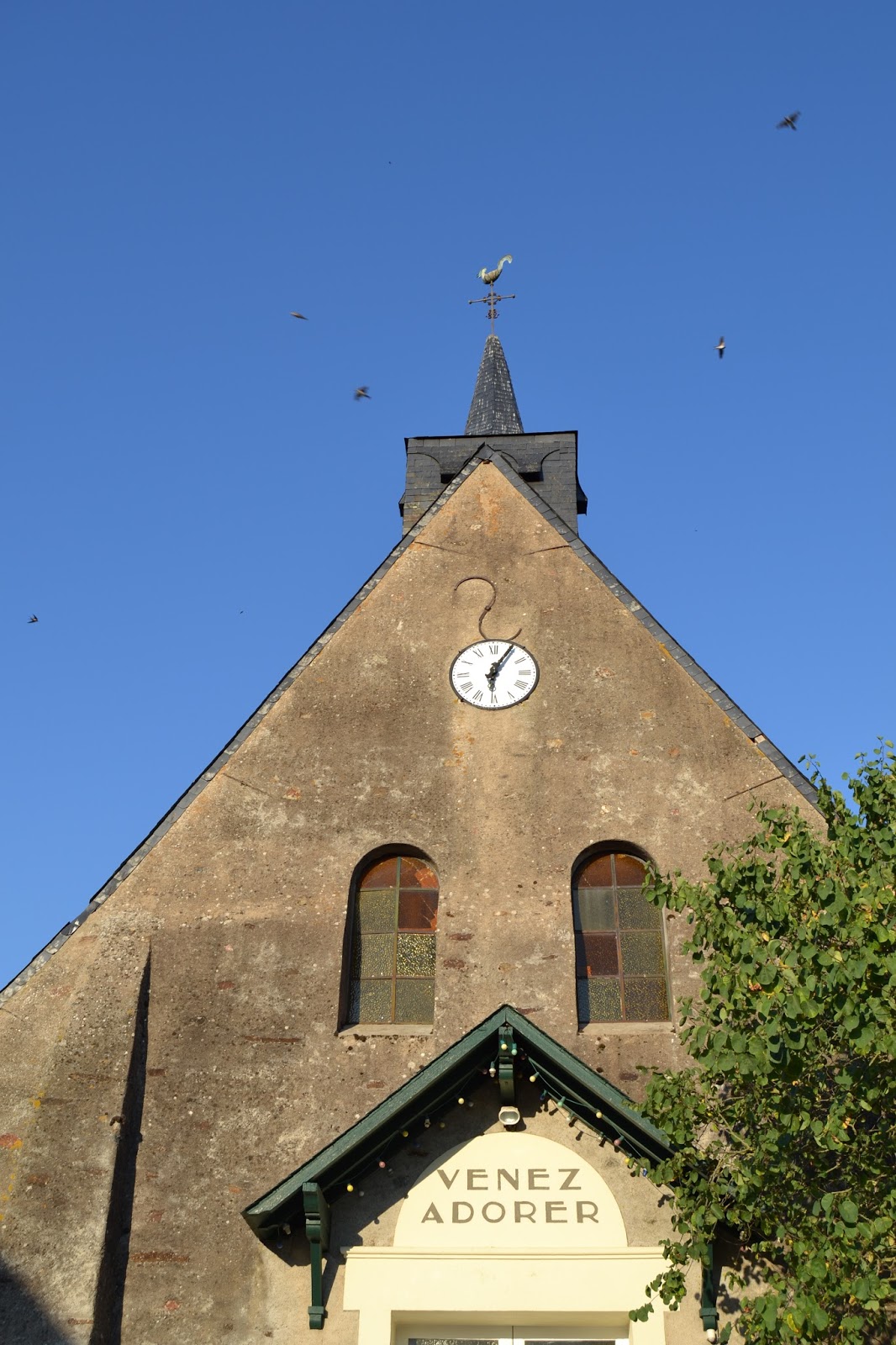 SaintSigismond L'église SaintSigismond et le lavoir