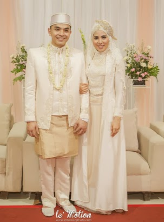 4 Gaun Pengantin Muslim Sederhana untuk Pesta Pernikahan Anda