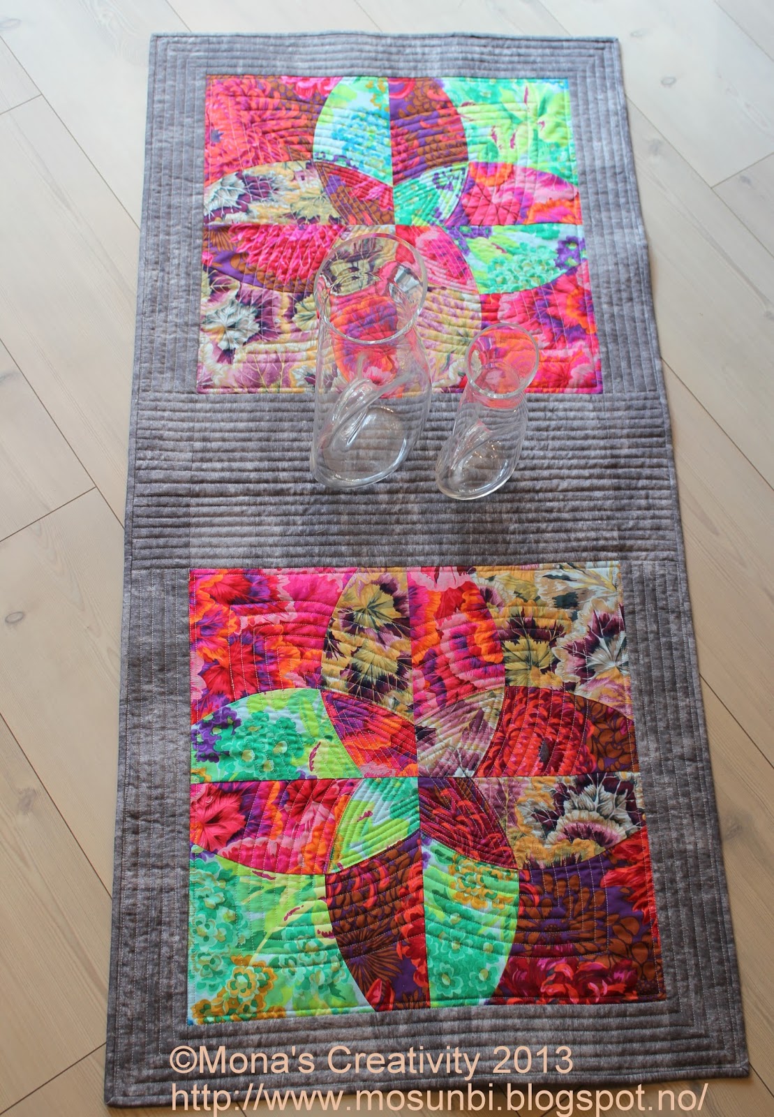 Mona's Creativity Modern Table Topper