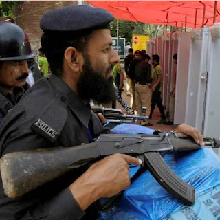 Suicide blast near Qaddafi Stadium kills sub-inspector, Lahore, Pakistan, Police, Injured, 