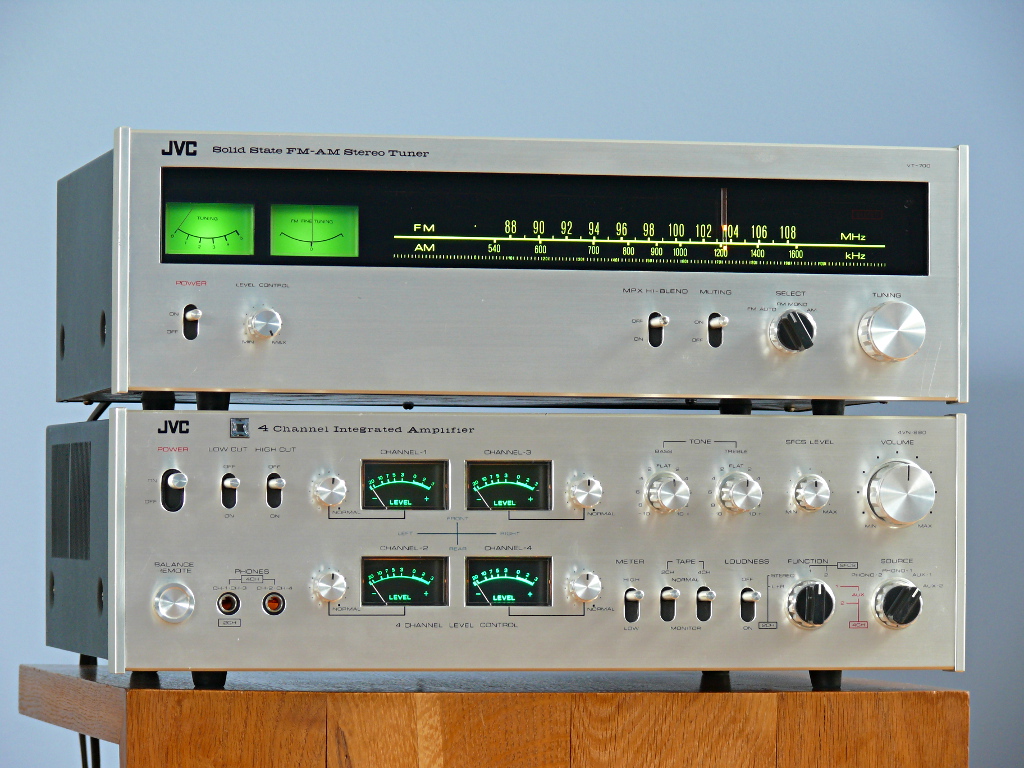 Classic Turntables Mit der Kraft der vier Herzen QuadroKombi JVC 4VN