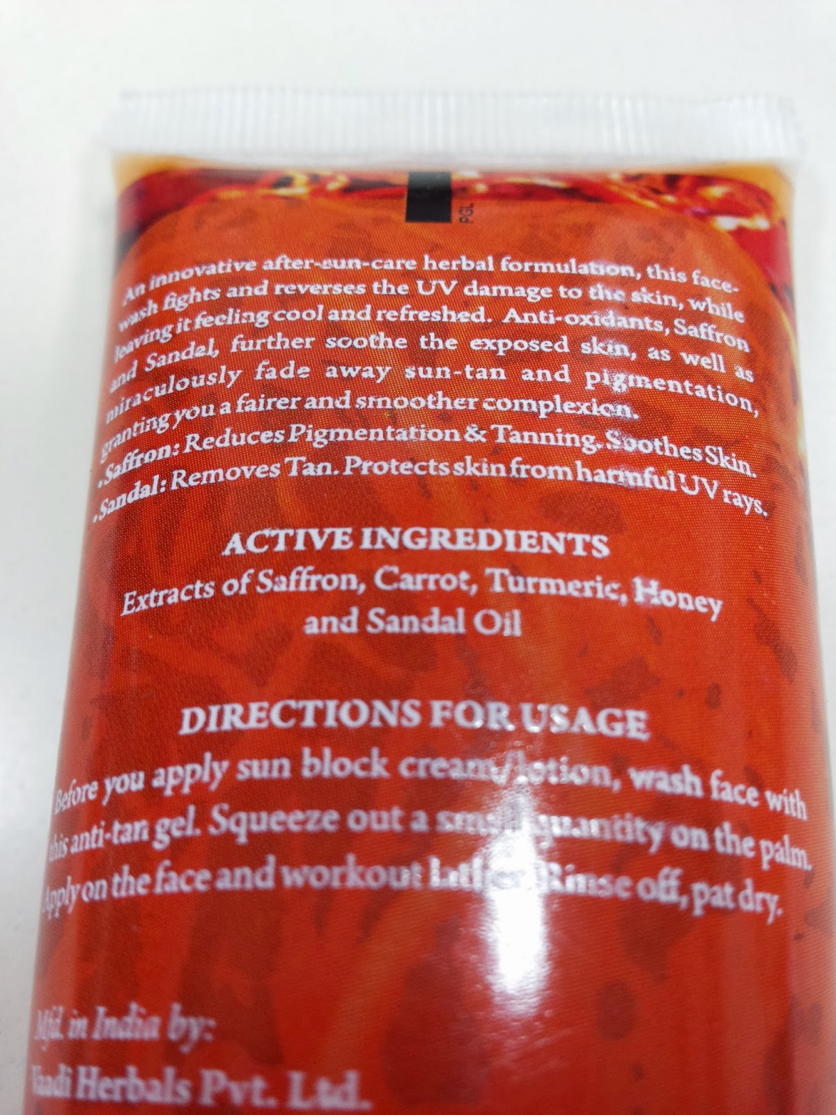 vaadi saffron face wash