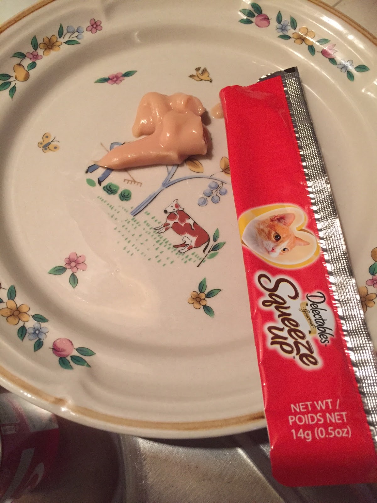 New Age Mama Cats Go Crazy for Hartz Delectables SqueezeUp Treats, the First Interactive Wet