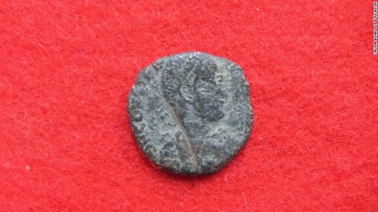 L'une des pièces romaines découvertes sur le site du château de Kasturen.