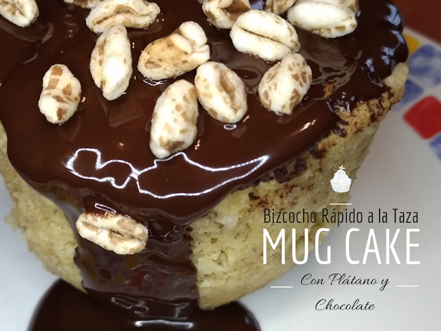 Mug cake Bizcocho rápido a la taza al micro chocolate y plátano Idea de merienda y desayuno