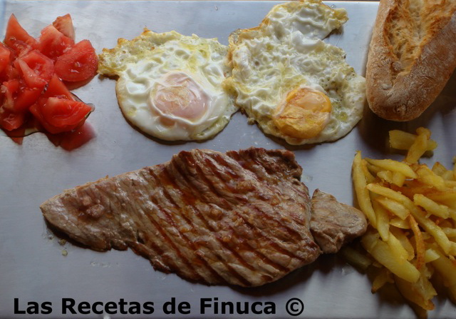  Plato combinado con filete y huevos fritos 