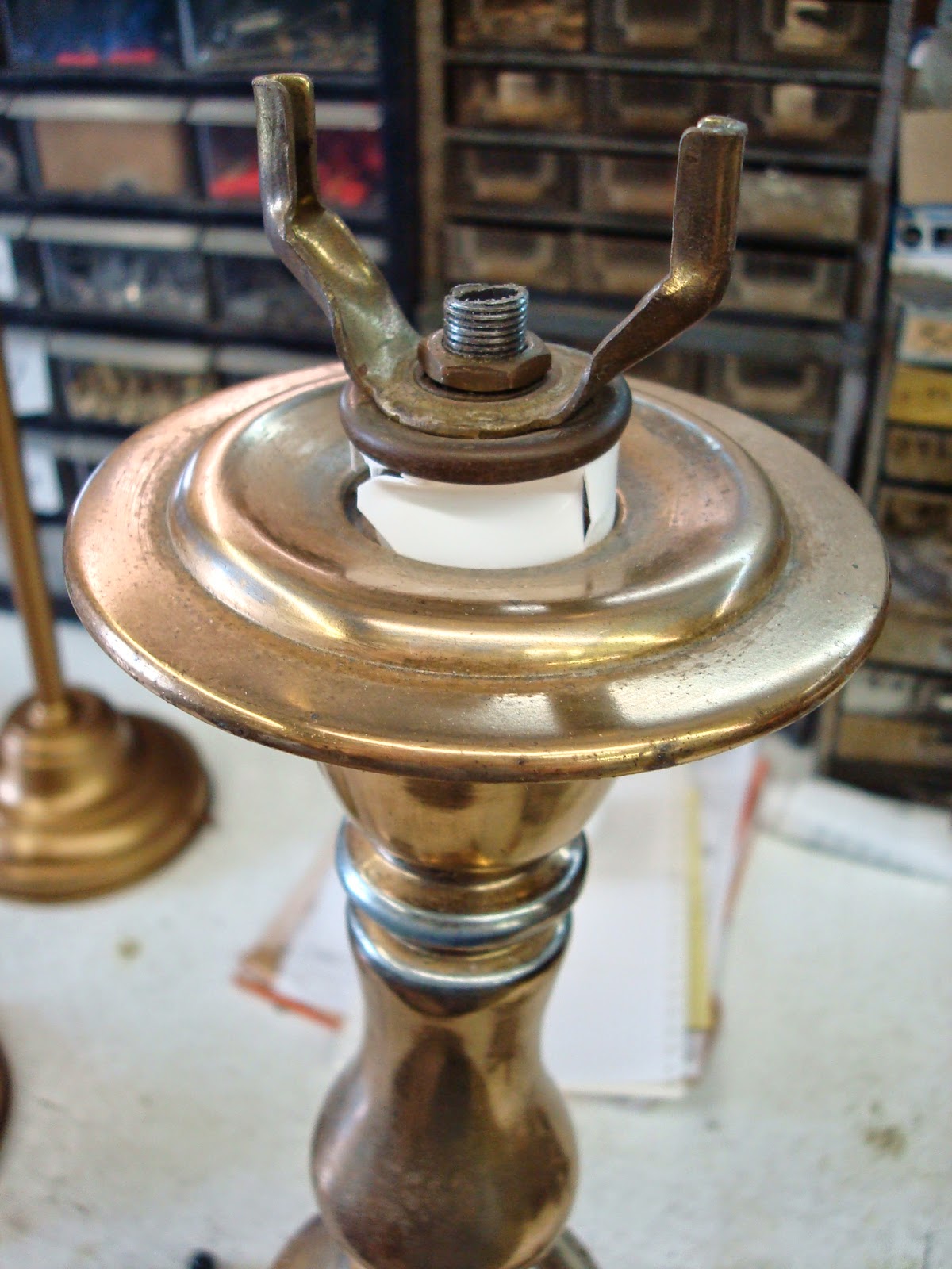 Tighten Table Lamp, How To Repair A Wobbly Table Lamp