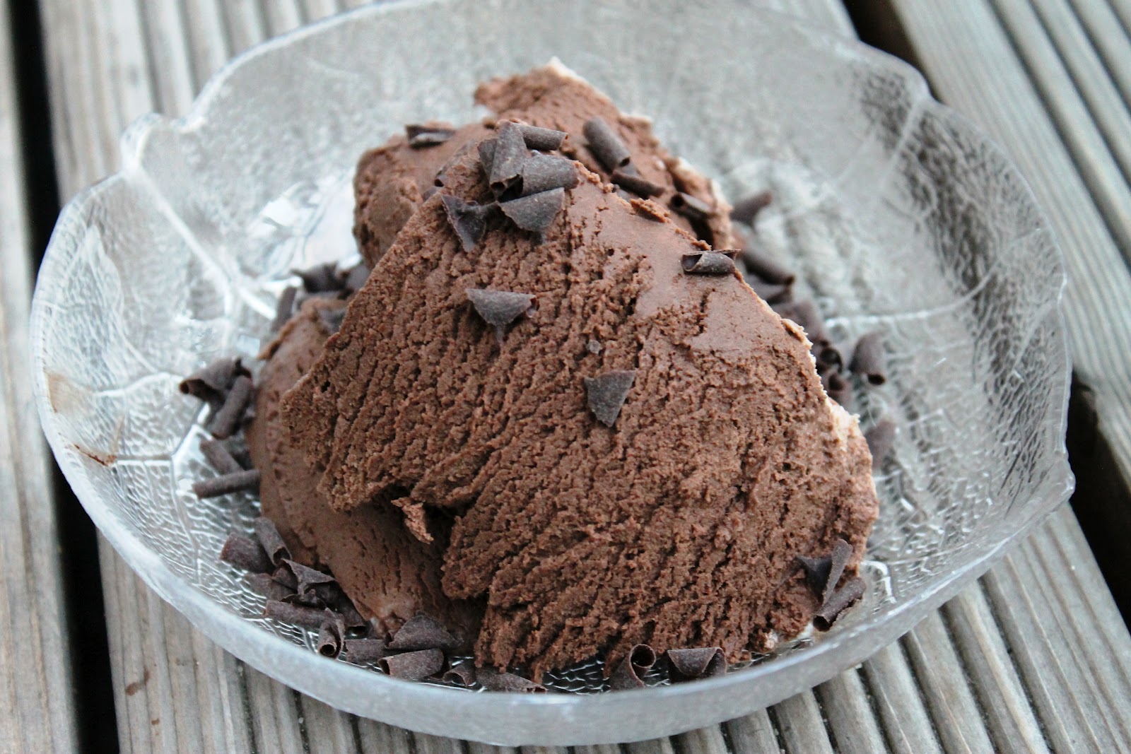 Soulfood LowCarberia: Moussiges Schokoladeneis (ohne Eismaschine)