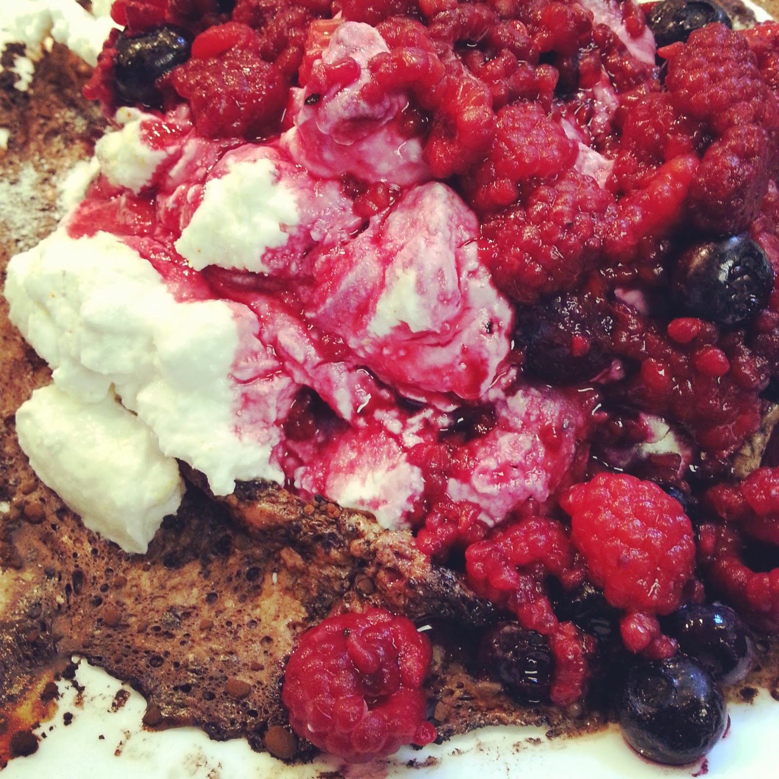 Venus Crossing with Liss Chocolate and Berries Microwave Protein Pancakes