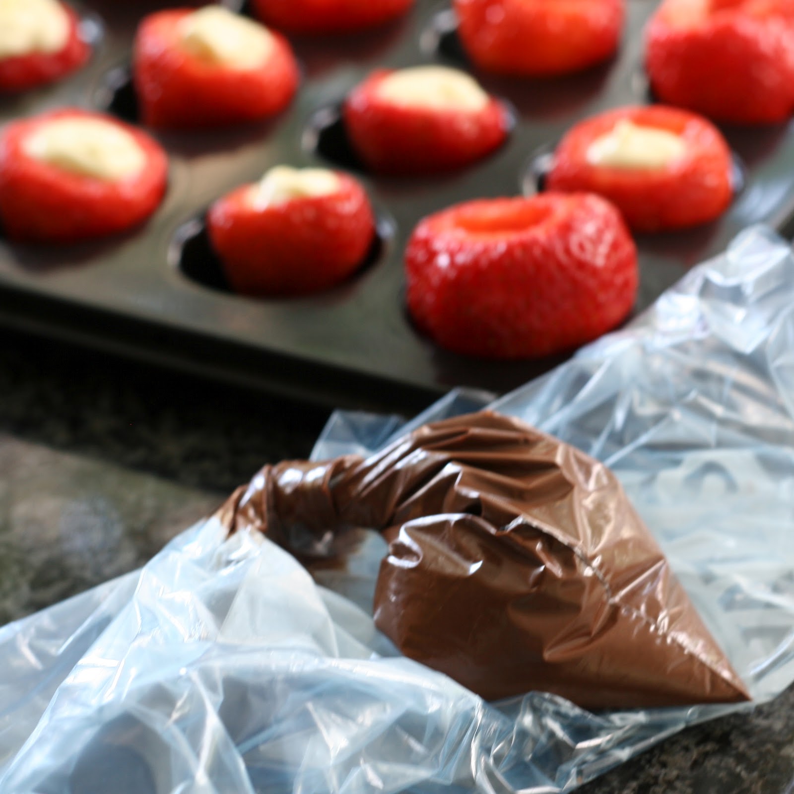 Pâtisserie Nadine: Schoko-gefüllte Erdbeeren: Schokoerdbeeren mal anders!