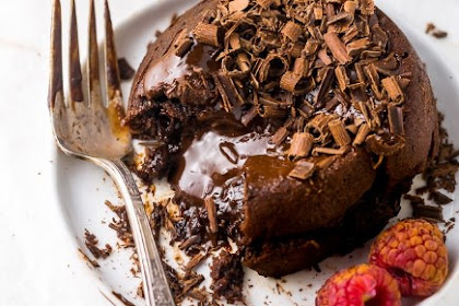 EASY MOLTEN CHOCOLATE LAVA CAKES FOR TWO