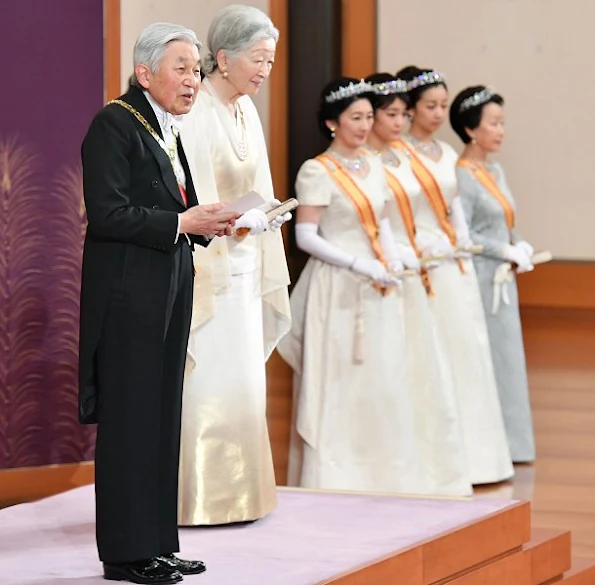 Emperor Akihito, Empress Michiko, Crown Prince Naruhito, Crown Princess Masako, Prince Akishino, Princess Kiko,Princess Mako, Princess Kako,  Princess Aiko, Tiara, diamond tiara, diamond earrings, diamond pearl earrings